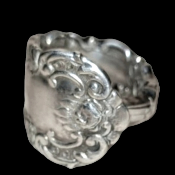 Beautiful Victorian Hand Forged Size 5 Spoon Ring - Picture 2 of 8